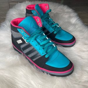 💙 Hi-top Adidas Shoes 👟